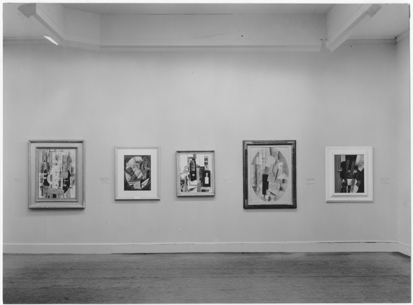 the white cube model